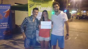 Jóvenes de todas las edades colaboraron con la carpa.
